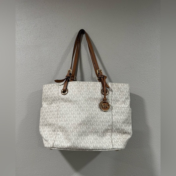 Michael Kors Handbags - Michael Kors Jet Set